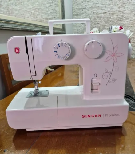 Máquina de costura singer 220V 