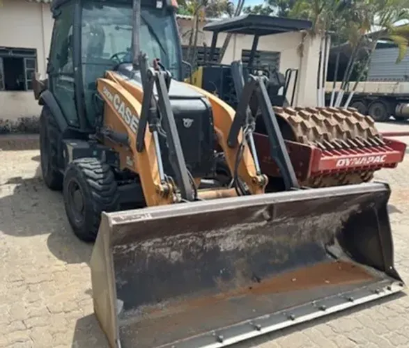 Retroescavadeira Case 580n Ano 20/20