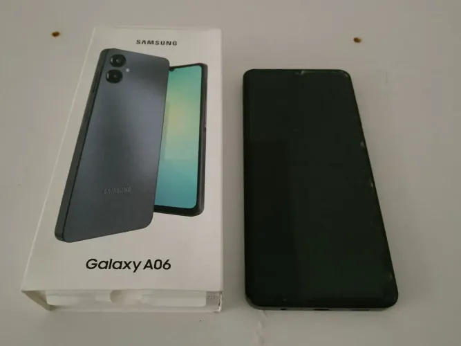 Smartphone Samsung Galaxy A06 128Gb 4G Completo Seminovo