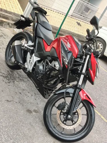 Vendo Honda CB 300F Twister ABS - 2024/2025 , com apenas 16.621km.