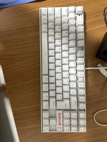 Teclado Redragon Kumara branco 75%