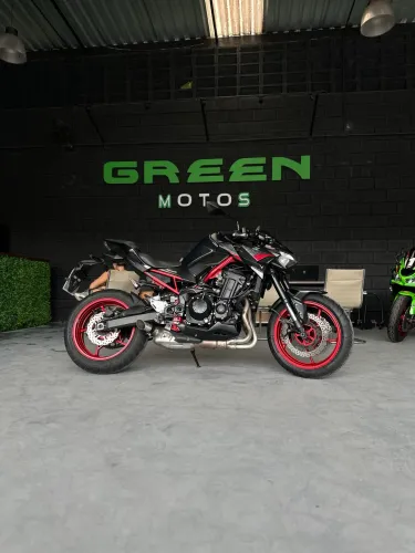 KAWASAKI Z900 (GREEN MOTOS)