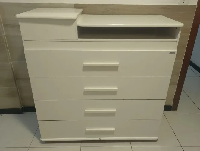 Cômoda 4 gavetas