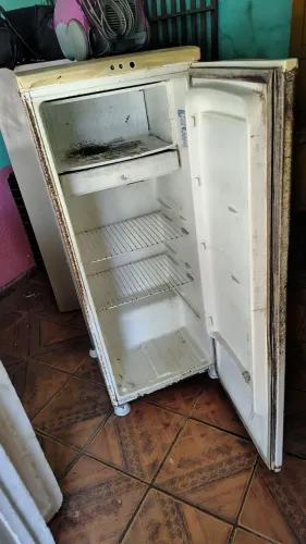 Geladeira velha