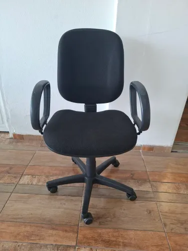 Cadeira de escritório giratória