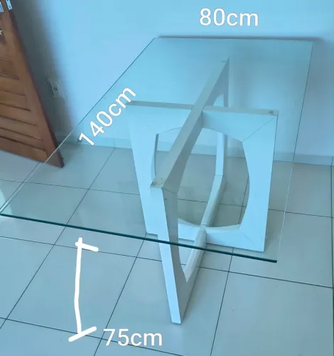 Mesa de vidro com 4 cadeiras 