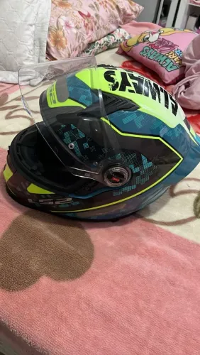 Capacete LS2 tamanho 60 em ótimo estado