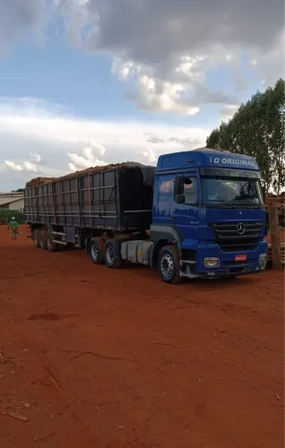 Mercedes bens Axor 2544 e carreta Rondon 