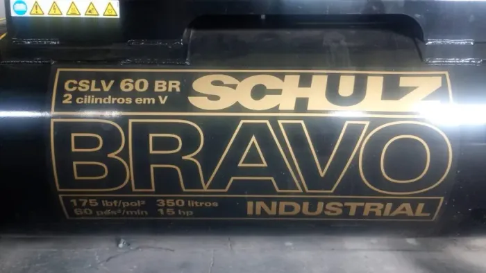 Compressor Schulz bravo 350 litros 15hp 60 pés apenas 2 meses de uso.