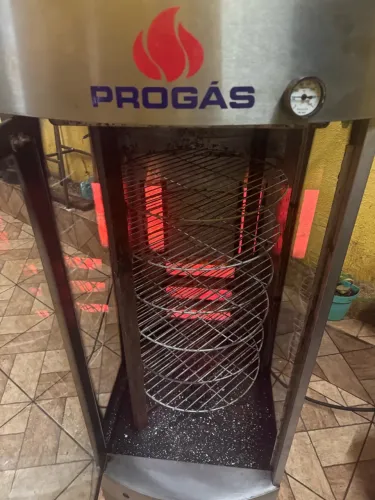 Maquina giratória assar frango carne progas