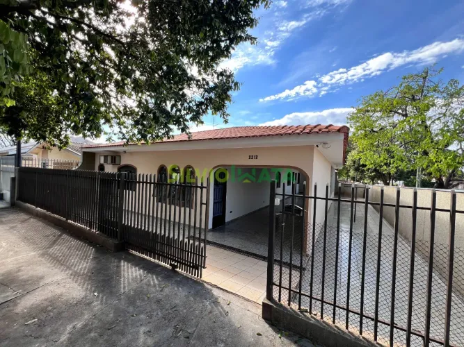 EXCELENTE CASA RECÉM REFORMADA, 03 QUARTOS SENDO 01 SUÍTE PARA MORAR, PRÓXIMO DA AV. PEDRO