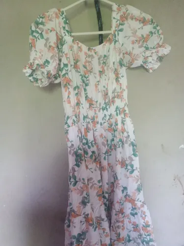 Vestido Midi branco florido lindo(pode ser usado em casamento civil)