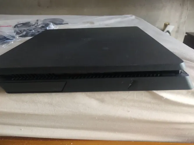 Ps4 slin 500gb com dois controle