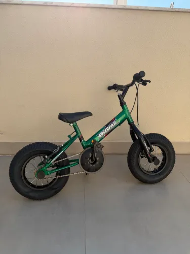 Bicicleta infantil aro 8 sem uso