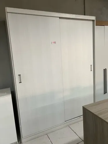 Roupeiro porta de correr MDF