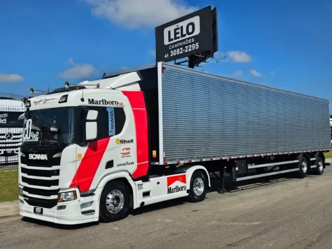 Scania R450 4x2 Ano 20  Farol de teto e grade + Baú 2 Eixos Nostra Ano 2026 0km 30 plts 
