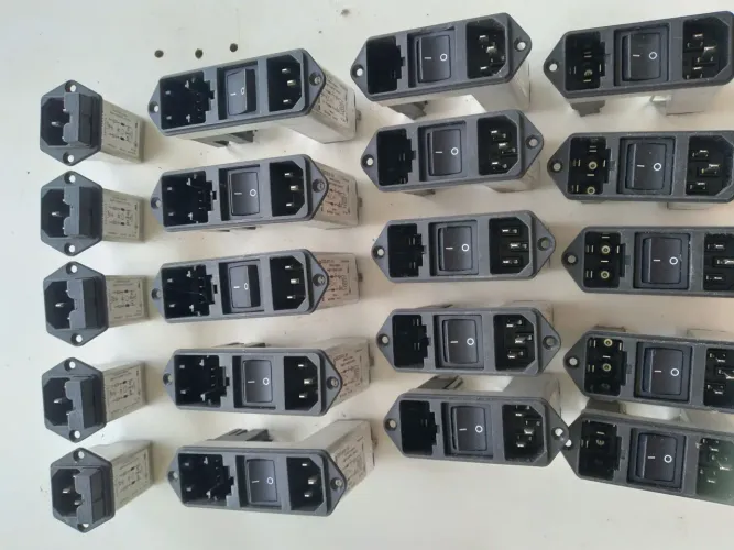 20 CONECTORES SCHURTER NOVOS