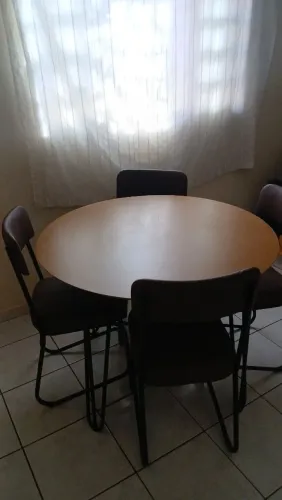 Mesa com cadeiras