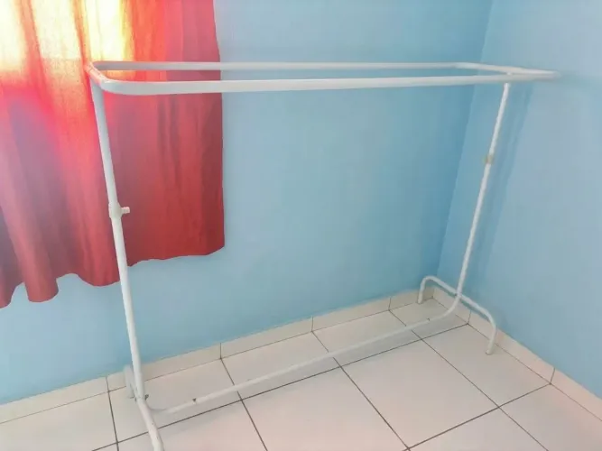 Arara Dupla de Chão para Roupas e Cabides