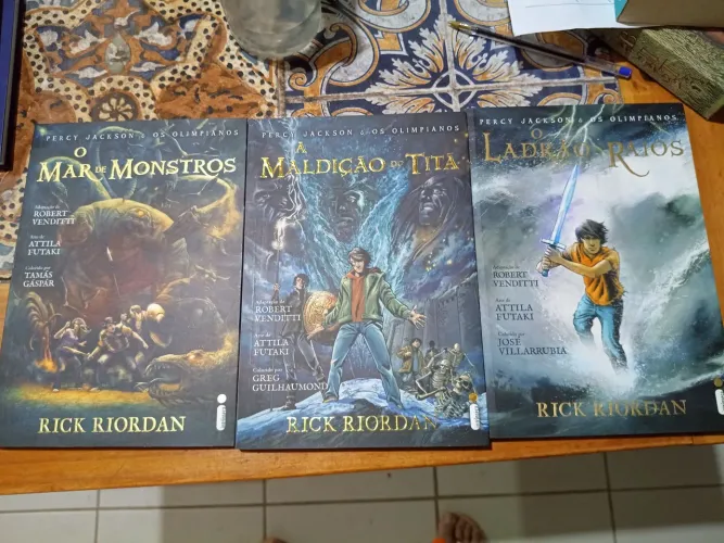 Kit três livros de Percy Jackson e os Olimpianos em Quadrinhos