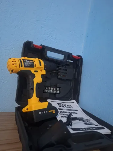PARAFUSADEIRA/FURADEIRA SEM FIO 12V 01 BATERIA THE BLACK A TOOLS KIT COMPLETO