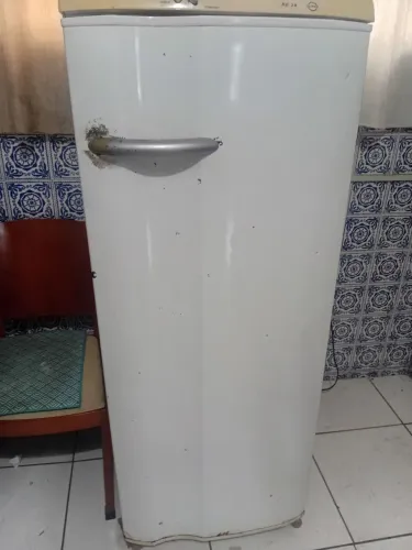 Geladeira Electrolux 2.8 Litros 220wolts 