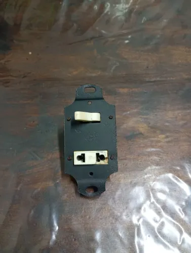 Interruptor Com Tomada Antiga L&C
