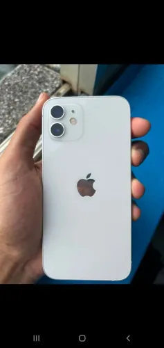 Celular em perfeito estado pegando tudo não tem um arranhão.