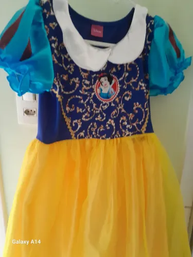 Fantasia branca de neve seminova