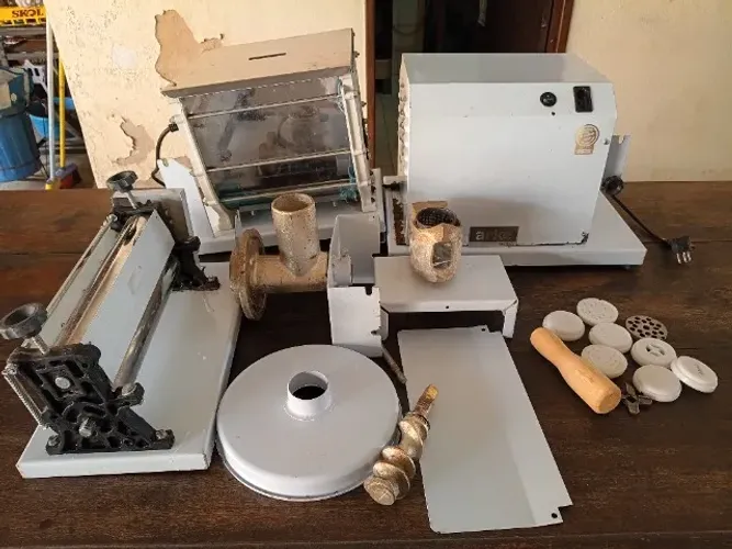Vende -se Masseira multimix 5×1 arke 5 kilos