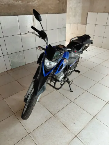 Vende se uma moto Cross 150