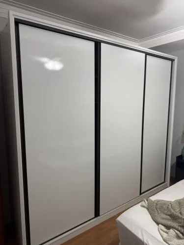 Vendo Armário guarda roupas 3 portas