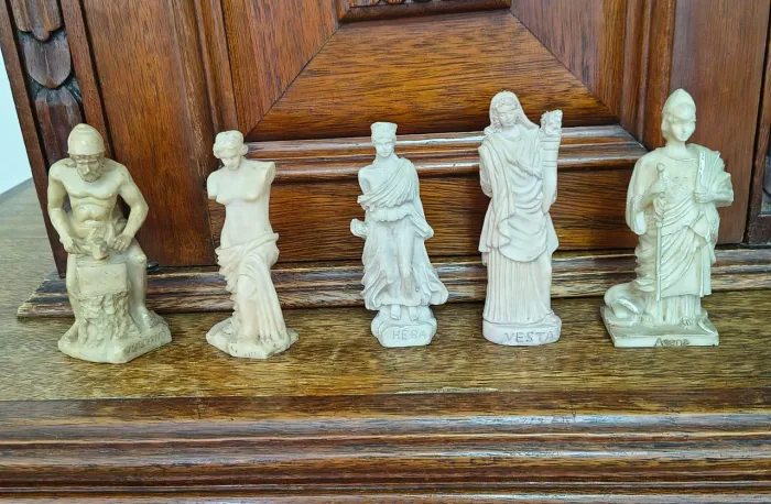 Estatuetas mitológicas