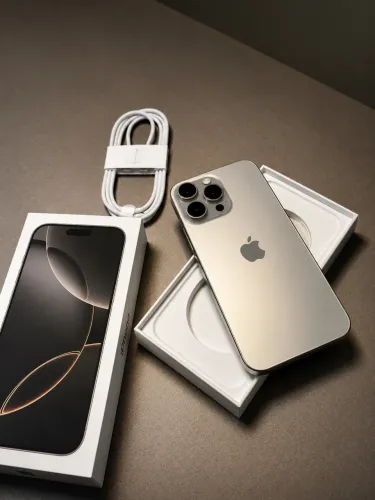 iPhone 16 Pro Max 256GB Titanium Natural - Particular