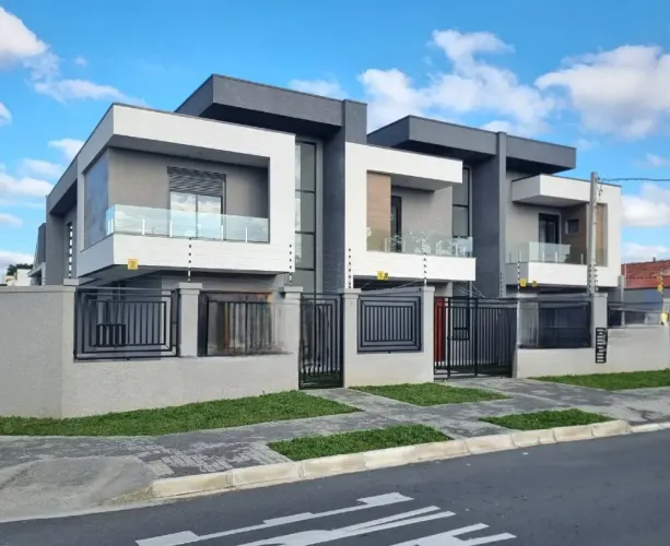 Excelente Sobrado com 120 m², 03 quartos e 02 vagas garagem no  Capão da Imbuia - Curitiba