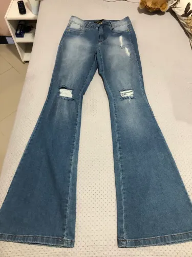 Calça flare lavagem média