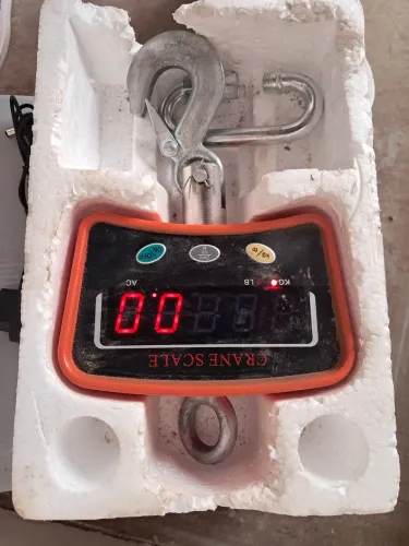 Vendo balança digital tara 1.000.00 com dois mes de uso valor 350 reais