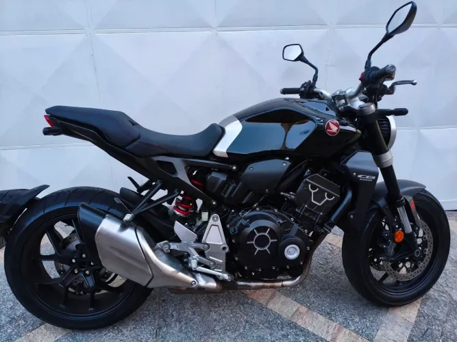 CB 1000r muito nova