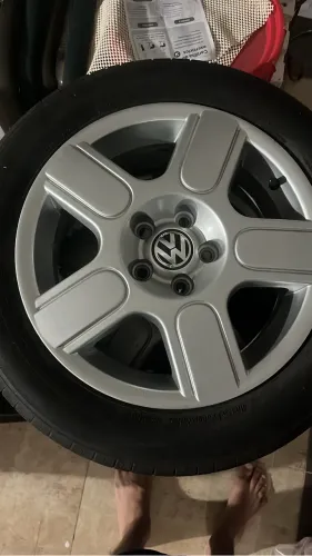 jogo de rodas originais Volkswagen aro 15, completas com pneus, prontas para instalar. 