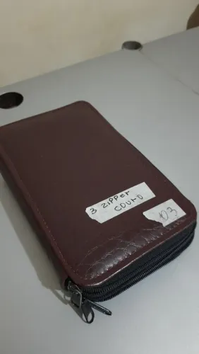 Estojo em couro para 48 lápis/canetas.