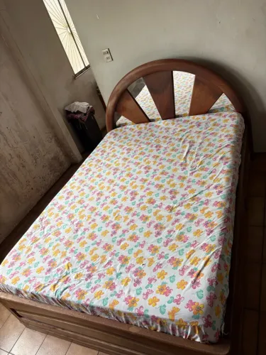 Cama de madeira