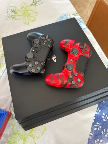 PS4 Pro 1TB + 2 Controles Originais + 11 Jogos - Excelente Estado (negociável)