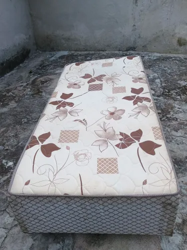 Vendo cama Box Conjugada de solteiro em excelente estado de uso.