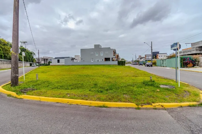 Amplo Terreno A venda no Caledônia