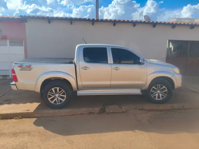 Toyota Hilux CD SRV D4-d 4X4 3.0 TDI Diesel AUT 2013