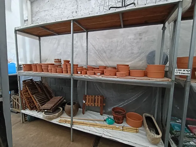 Estante em Aço com Tábuas de Madeira Cambara