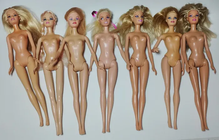 Lote com 7 Bonecas Barbie Mattel usadas leia a descrição.