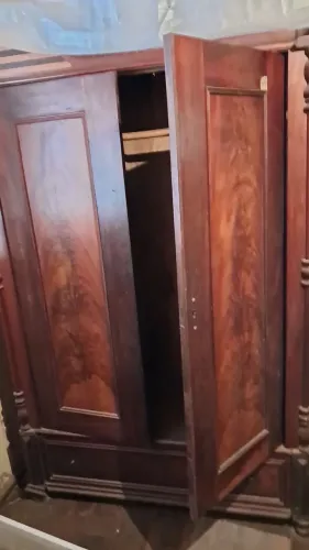 Guarda roupa antigo