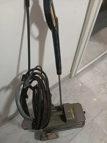 Vende-se máquina de lavar a jato