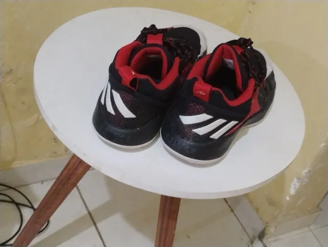 Sapato de basquete quase nunca usado